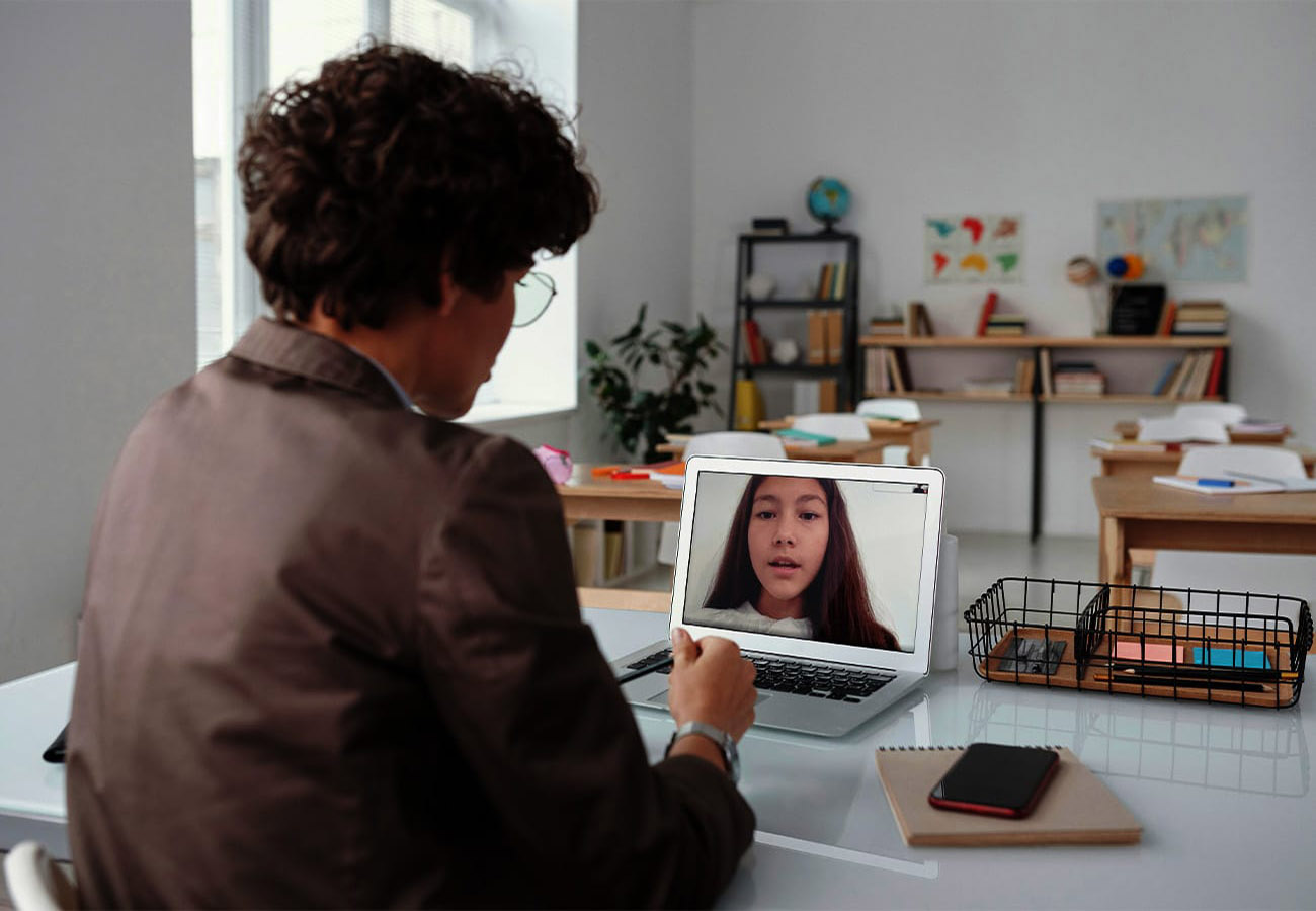 Mondly: A Comprehensive Language Learning Tool